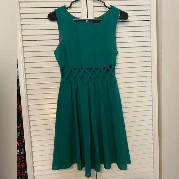 Forever 21 Green crisscross waist mini dress - Picture 3 of 5